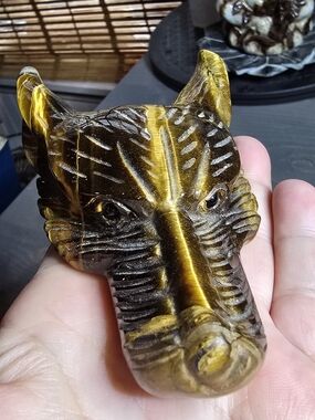 Carved Tiger Eye Wolf Head Figurine - Golden Brown